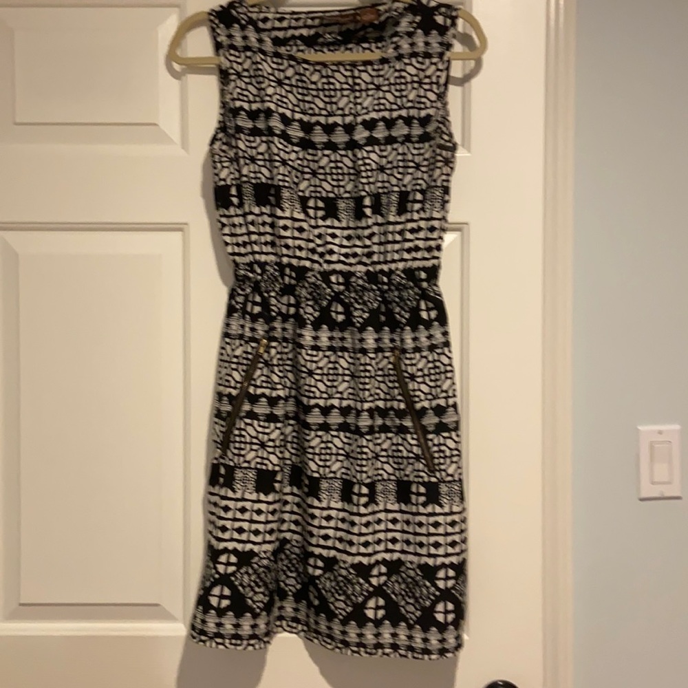 Speed control new york dress with zippered pockets